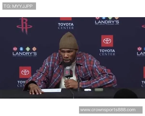 杜兰特赞阿门能力全面能胜任控卫中锋与大前锋多重角色