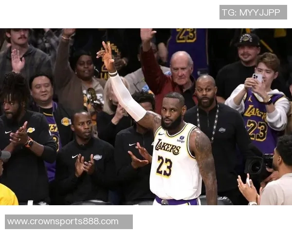 老詹超越自我创历史新高30表现引发热议前11场独占10席成就辉煌