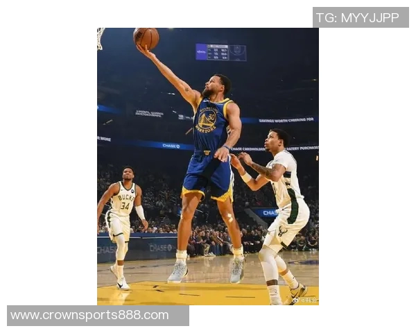 库里今日穿着科比9战靴展现低调风范灰白黑配色尽显简约风格